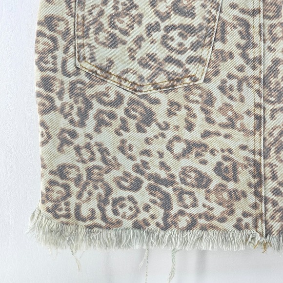 Style Rack Faded Leopard Print Denim Mini Skirt Medium Distressed Animal Mobwife - Picture 15 of 16
